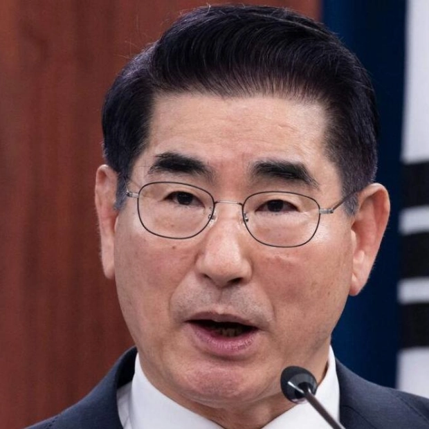 Former South Korean Defense Minister Attempts Suicide