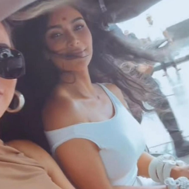Kim and Khloe Kardashian Enjoy Auto Rickshaw Ride in Mumbai