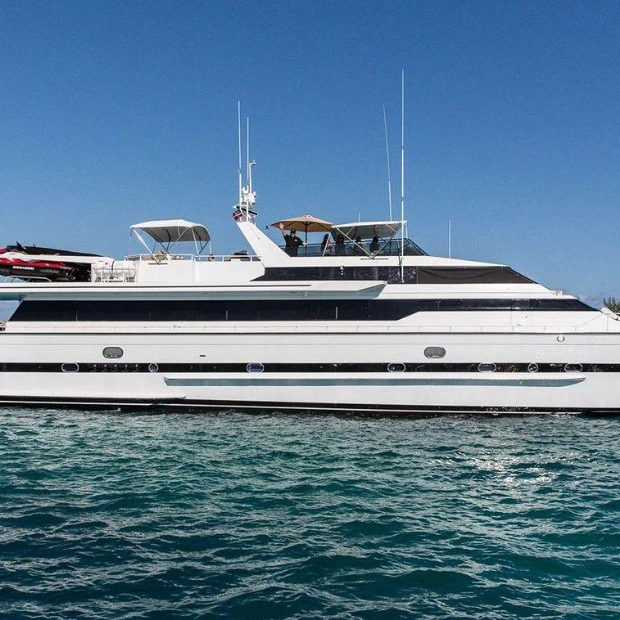 Versilcraft Yacht Illusions Partially Sinks in Isla Mujeres