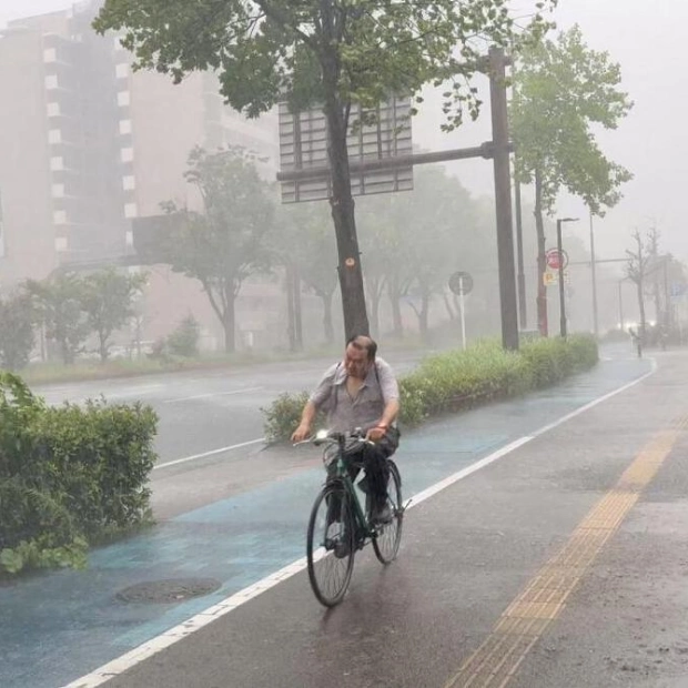 Typhoon Ampil Heads Towards Tokyo, Prompting Transport Disruptions