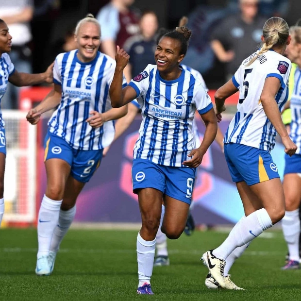 Brighton Aim to Top WSL with Victory Over Manchester United