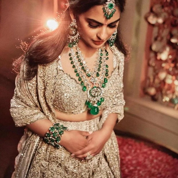 Navigating Diwali Fashion: Trends and Traditions