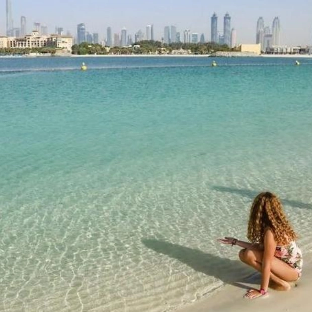Дубай ограничивает доступ к пляжам для семей во время праздника