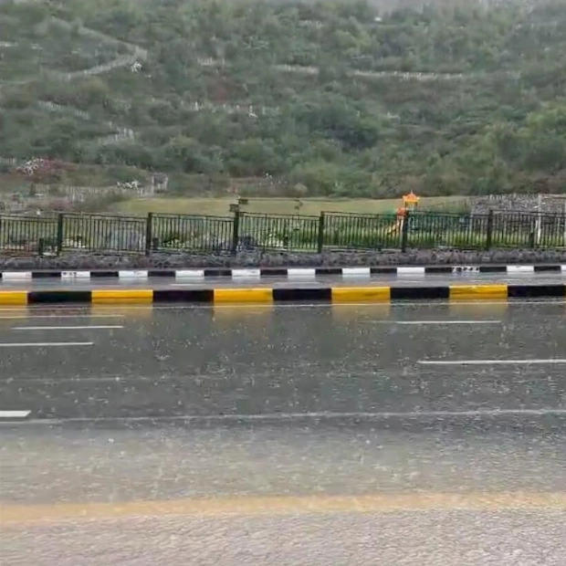 Light Rains Sweep Across Parts of the UAE