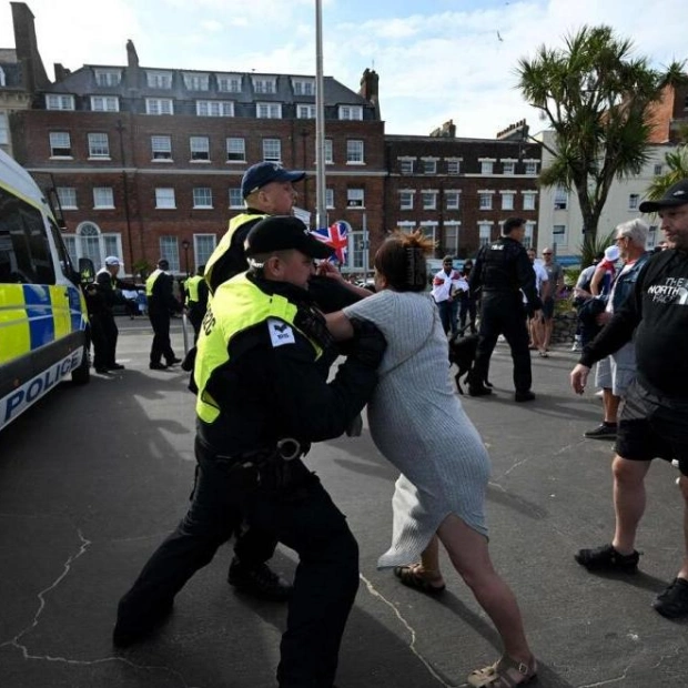 UK Mobilizes Thousands of Police Amid Far-Right Violence