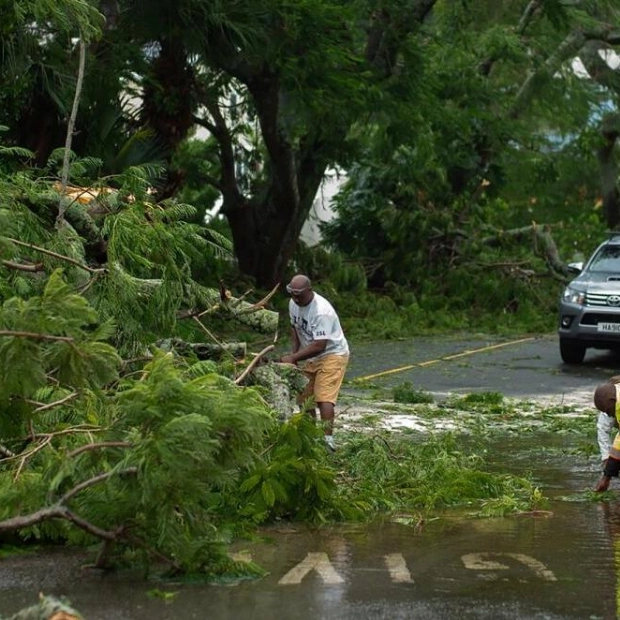 Hurricane Ernesto Batters Bermuda, Heads Towards Eastern Canada