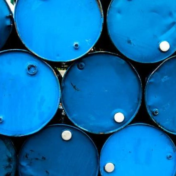 Oil Prices Edge Up Amid Supply Risks and OPEC+ Delay