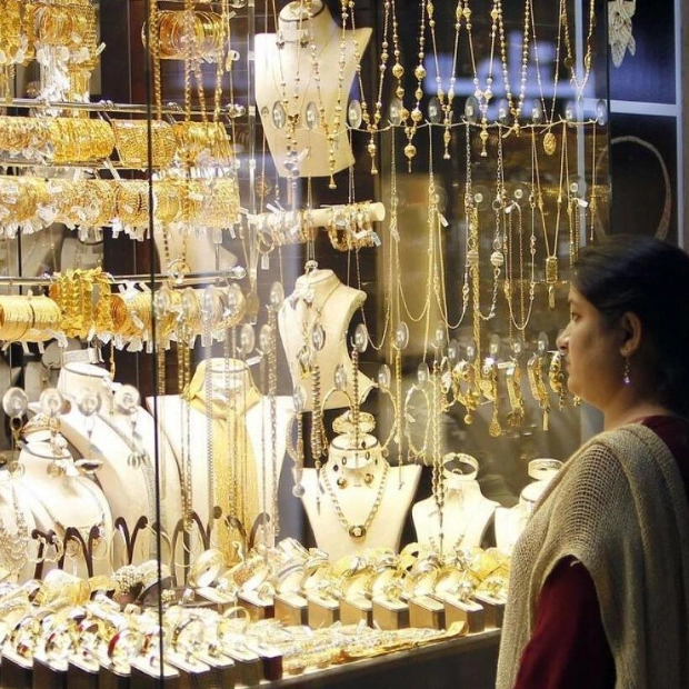 Gold Prices Rise as Middle East Tensions Escalate