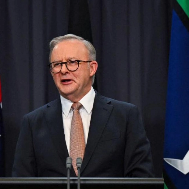 Australian PM Announces 20% Cut in Student Loans