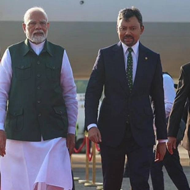 PM Modi Begins Two-Nation Tour with Ceremonial Welcome in Brunei