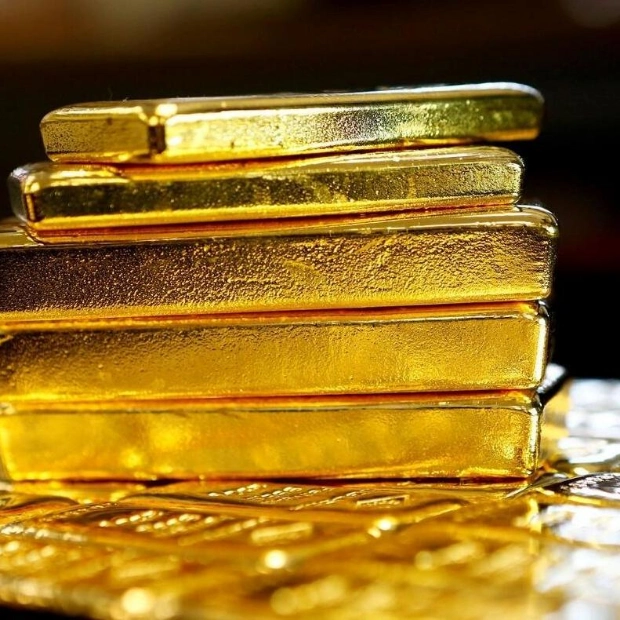 Gold Prices Dip Amid Dollar Strength and Rising Bond Yields