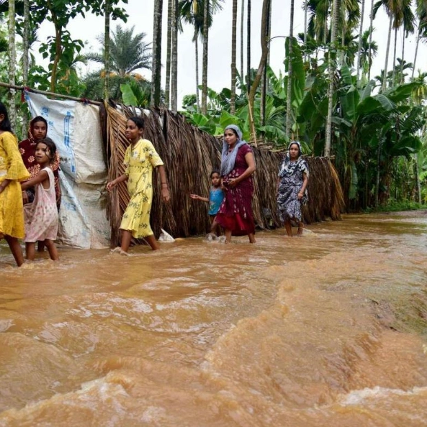 Millions Flee as Powerful Cyclone Dana Nears India's Coast