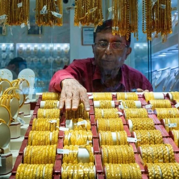 Gold Prices Rebound Amid Weaker Dollar and Fed Rate Watch