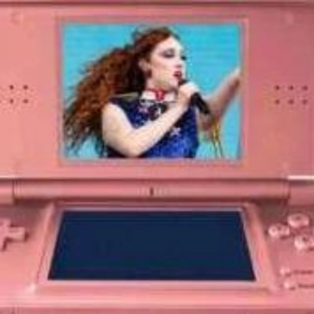 Chappell Roan Encourages Fan Using Nintendo DS at Concert