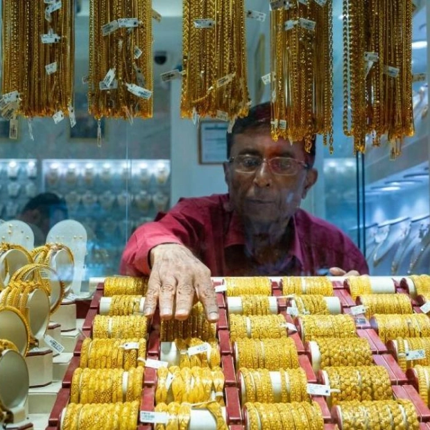 UAE Gold Prices Dip at Week's Start, Still Above Dh300 Per Gram