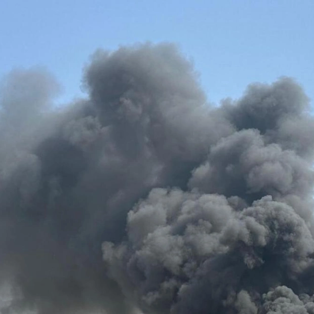Fire Erupts in Al Quoz Industrial Area 2, Smoke Visible
