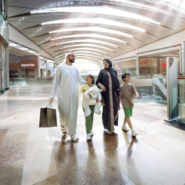 Dubai's Families Prepare for Eid Al Adha Amidst 3-Day Super Sale