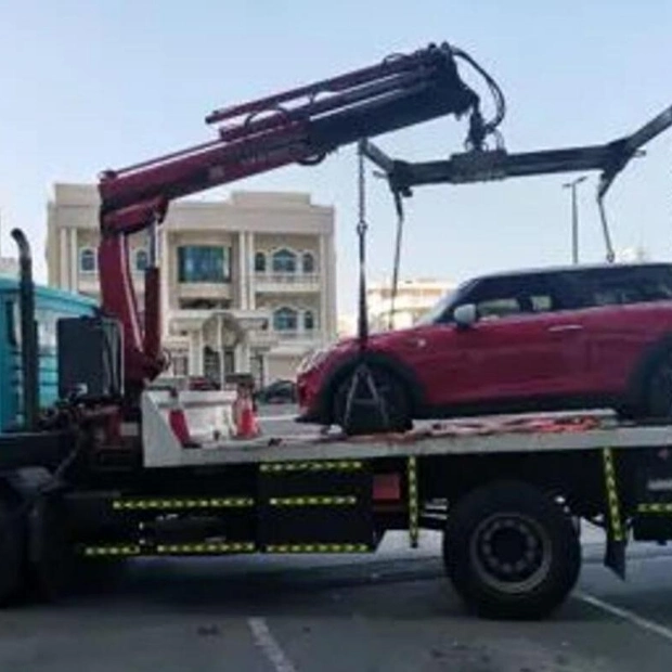 New Vehicle Towing Service Begins in Al Ain to Enforce Parking Rules
