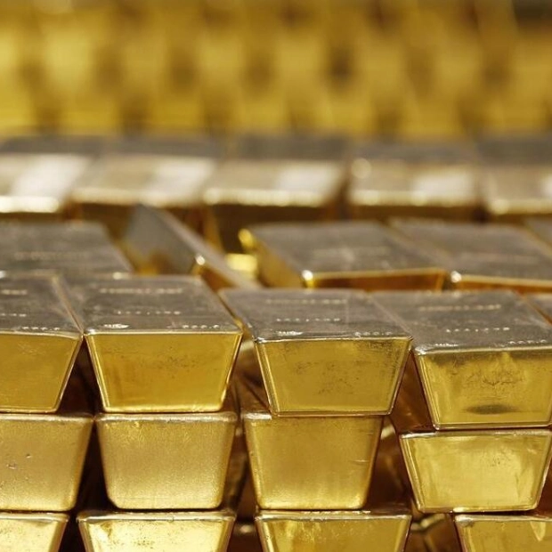 Gold Prices Fall Amid Dollar Strength and Fed Rate Cut Speculations