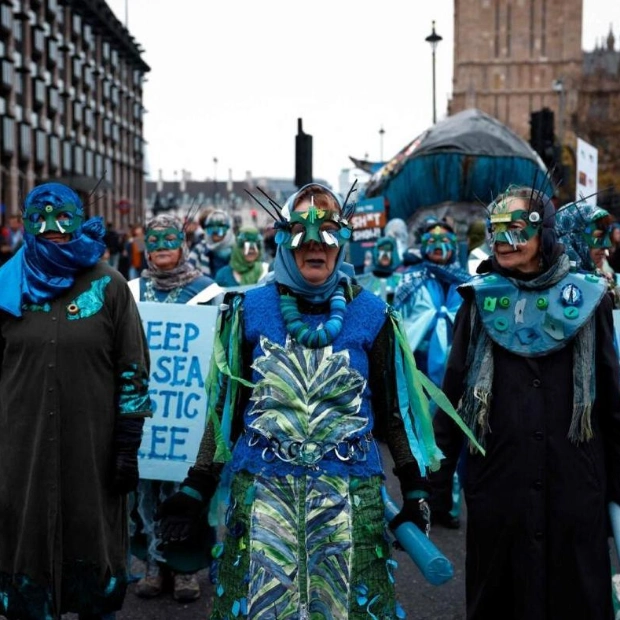 Thousands March for Clean Water in London