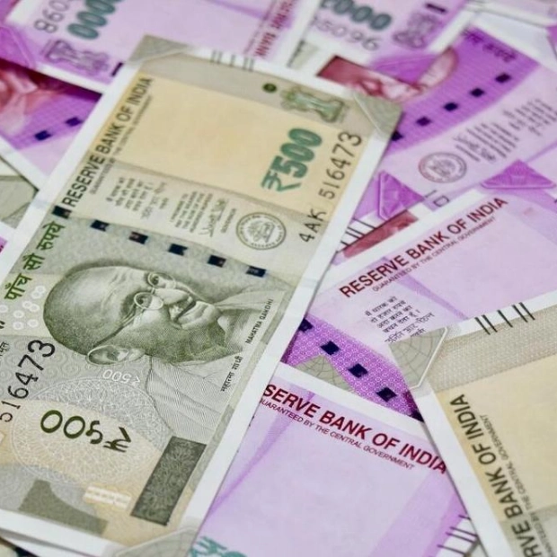 Indian Rupee Hits All-Time Low Amid Dollar Strength