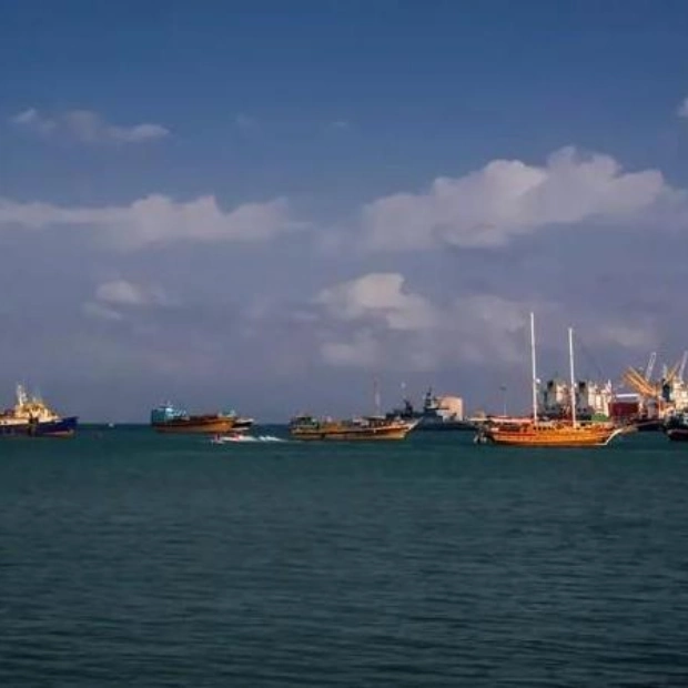 Крушение нефтяного танкера и стрельба в Омане: последние события