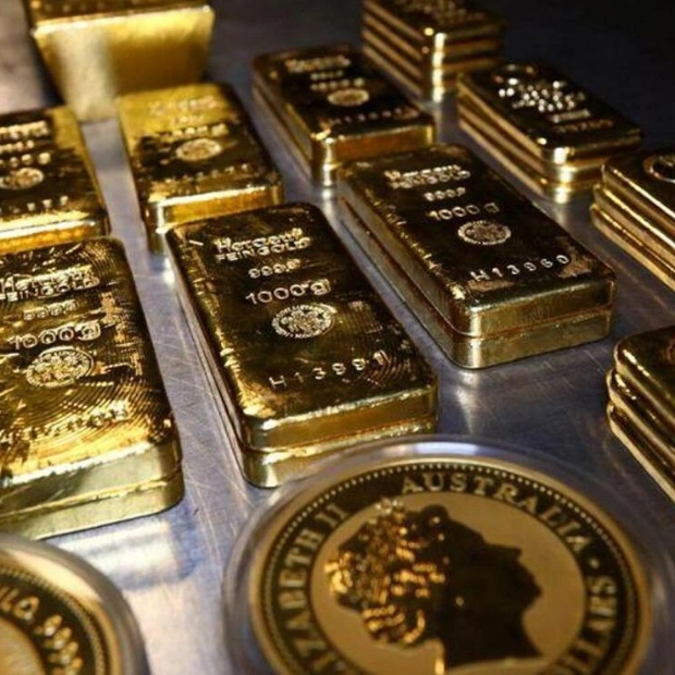 Gold Prices Steady in Dubai; Global Market Shows Mixed Indicators