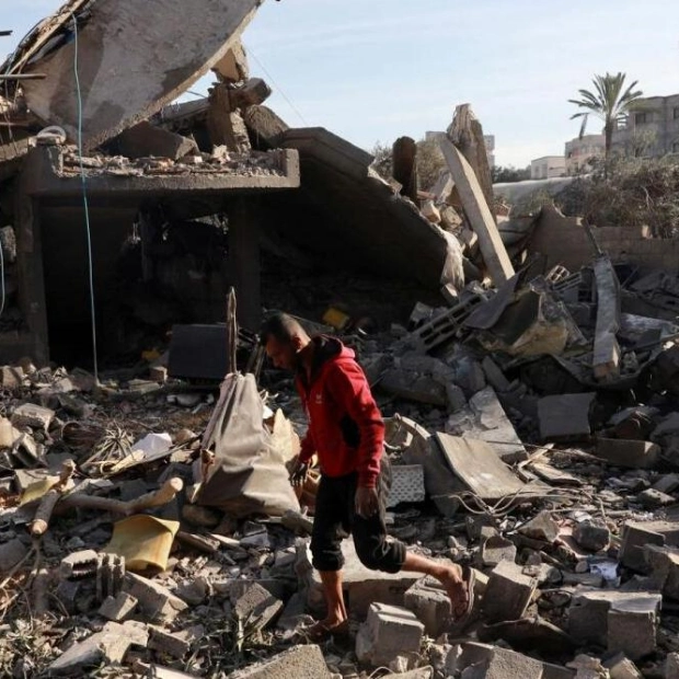 Israeli Strikes Kill 33 Palestinians in Gaza