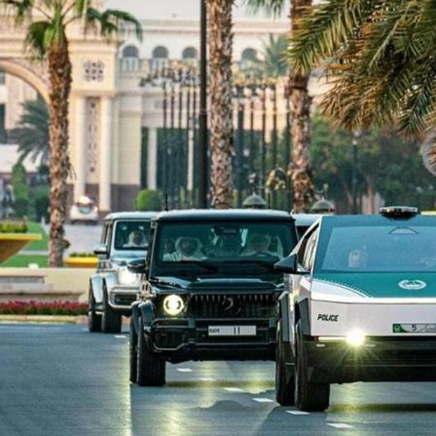 Полиция Дубая добавила Tesla Cybertruck в свой парк суперкаров