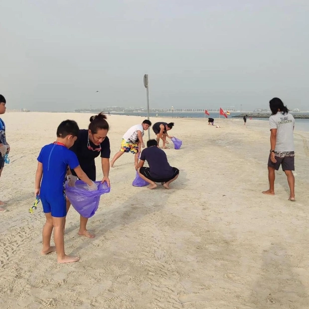 Dubai Residents Offered Free Swimming Lessons in Exchange for Beach Clean-Up
