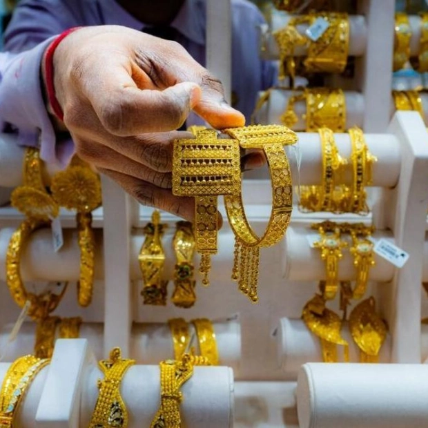 Gold Prices in UAE Rise at Week's Start Amid Global Trends