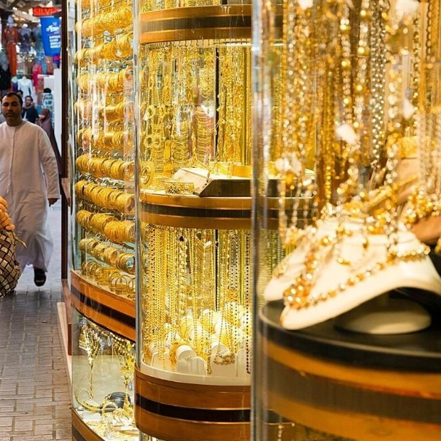 Gold Prices Dip in Dubai as Markets Open on Monday