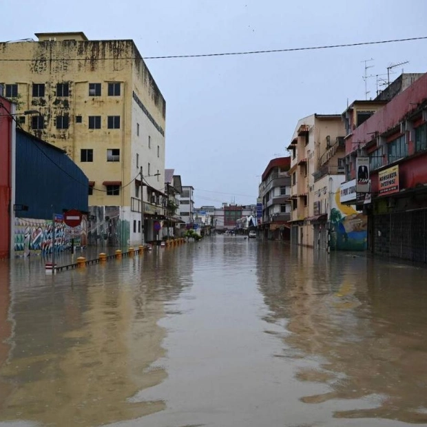 Floods in Malaysia: Three Dead, 80,000 Evacuated