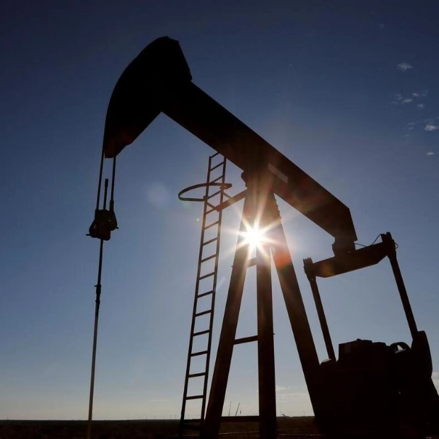 Oil Prices Stabilize Despite Employment Data and Gaza Ceasefire Talks