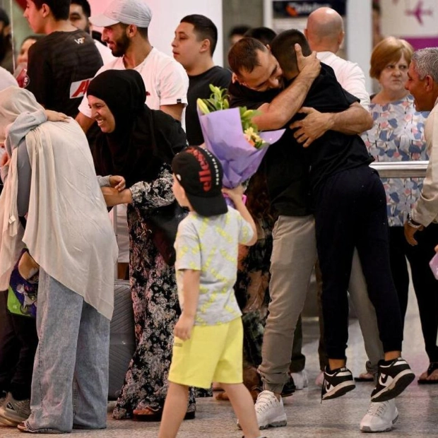 New Zealand Airport Imposes 3-Minute Limit on Farewell Hugs