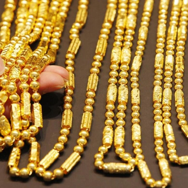Gold Prices Dip in Dubai Following Last Week's Gains
