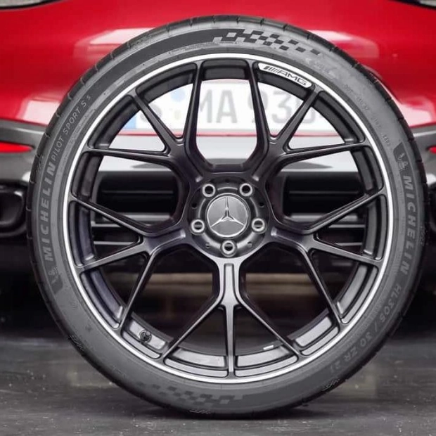 Custom Tires: The Intricate Art of Enhancing Vehicle Handling