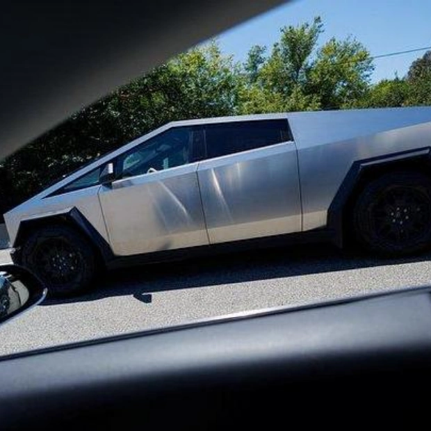 Tesla добавила автопилот в Cybertruck