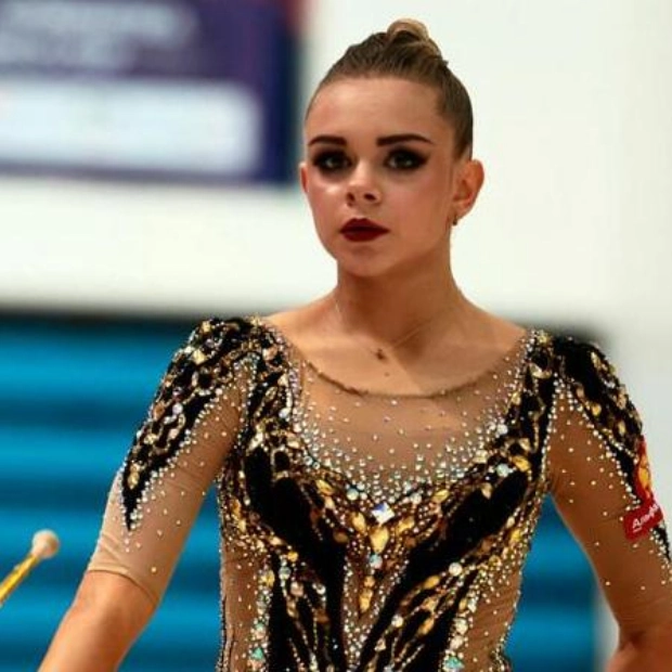 Анна Попова побеждает в международном соревновании по художественной гимнастике