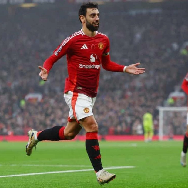 Van Nistelrooy's Final Flourish: United Rout Leicester