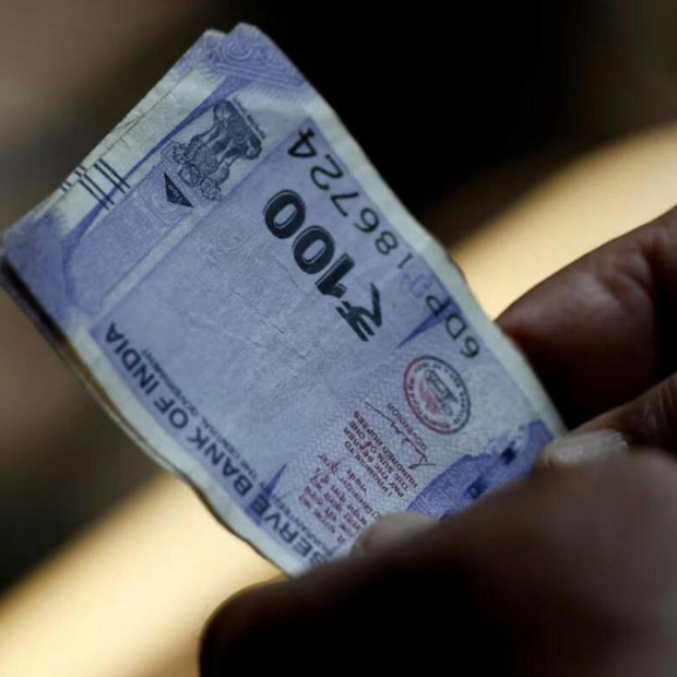 Indian Rupee Stable Amid Oil Price Drop and Dovish Fed Outlook