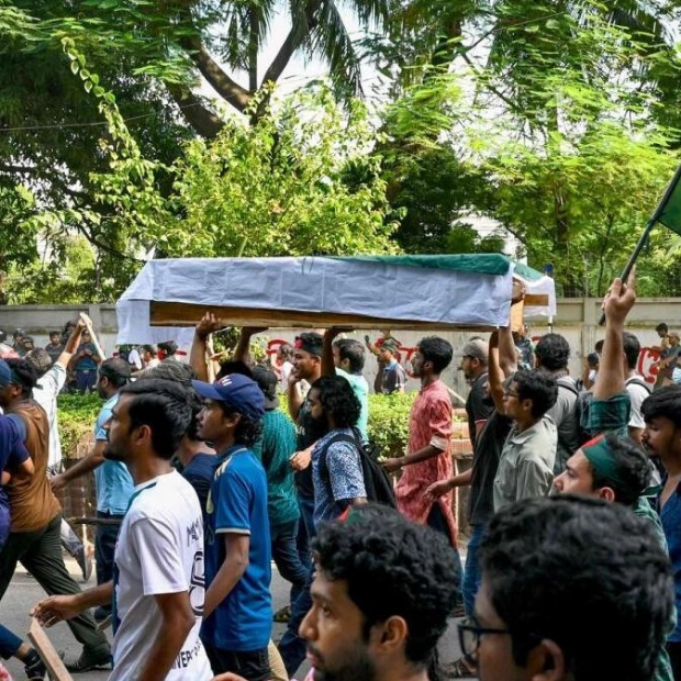 Bangladesh Police Disperse Protesters with Tear Gas and Rubber Bullets