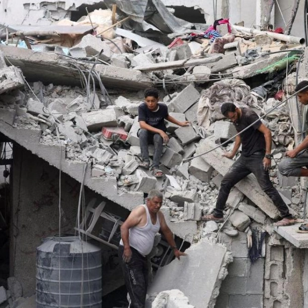 Israeli Strikes in Gaza Kill 18, Hamas Claims Sufficient Resources for Ongoing War