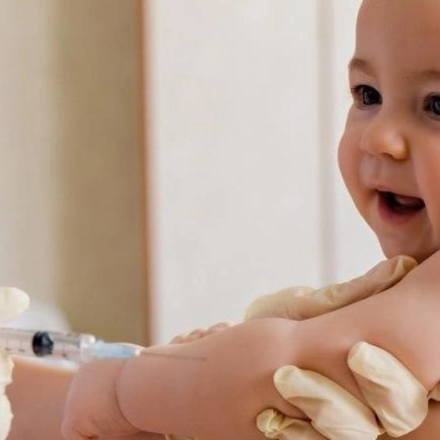 Медики ОАЭ призывают своевременно вакцинировать детей перед путешествиями
