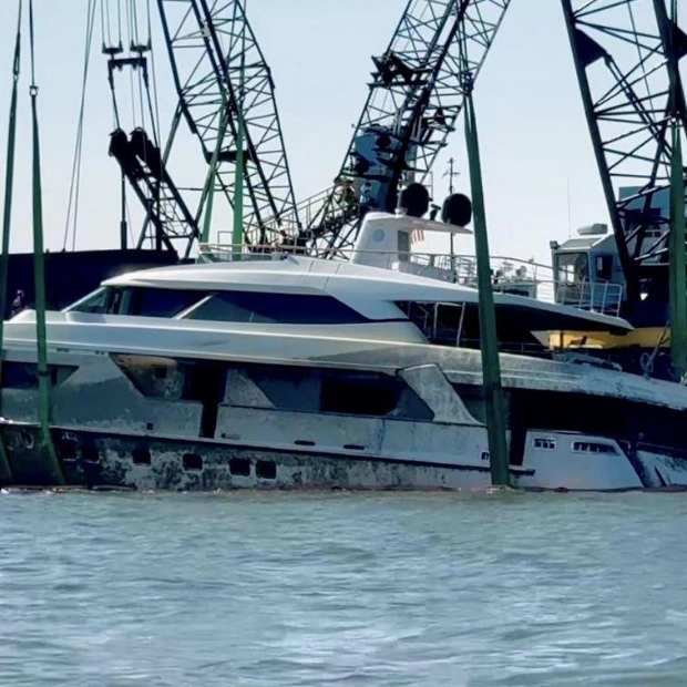 Salvage Operation for Motor Yacht Lovebug Progresses Smoothly