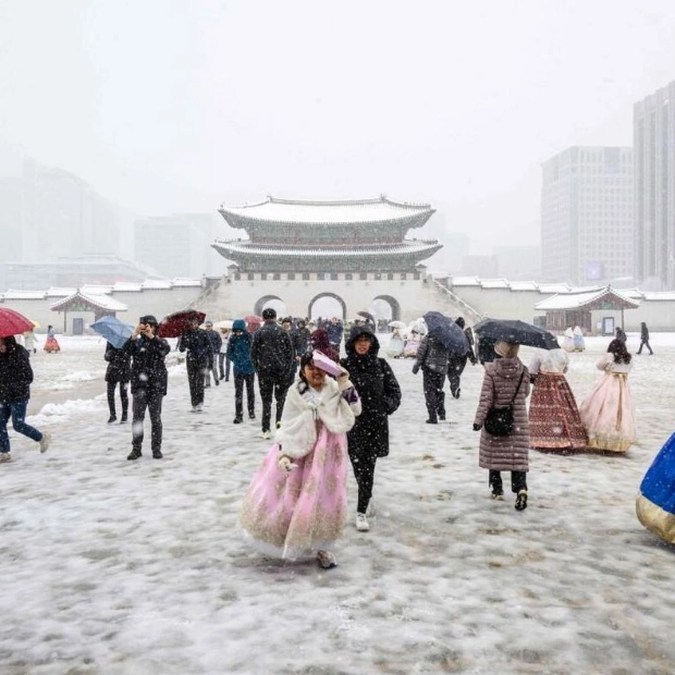 Heavy Snowfall Disrupts South Korea, Three Dead