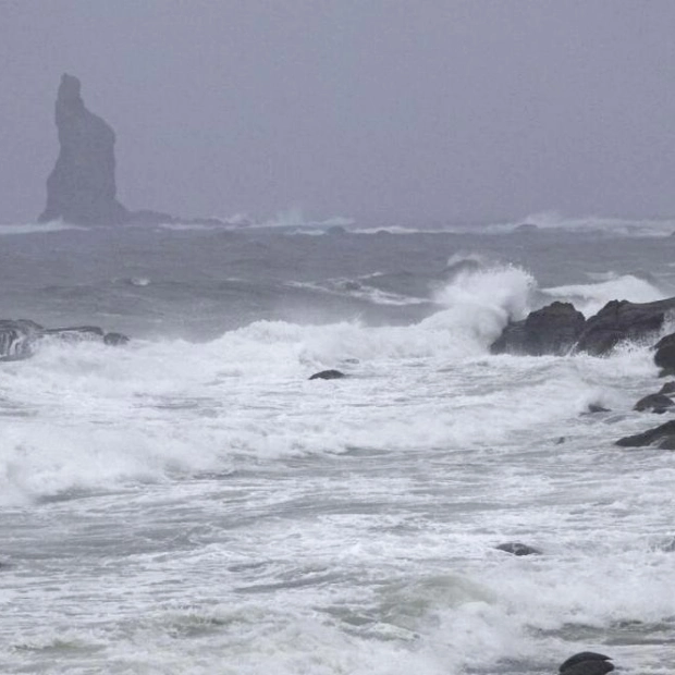 Japan Issues Emergency Warning as Typhoon Shanshan Approaches