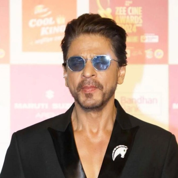 Shah Rukh Khan Quits Smoking, Surprises Fans on Birthday