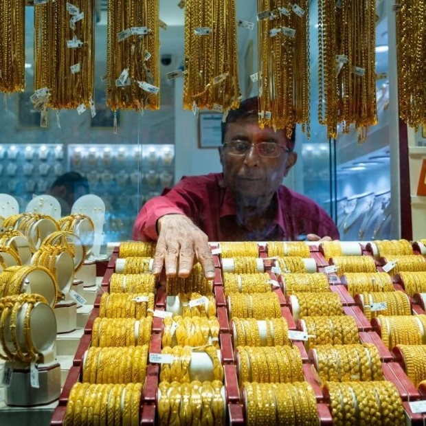 Gold Prices Dip in Dubai as Metal Slips Below $2,500 Per Ounce