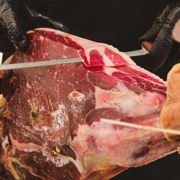 400 Festive Hams Stolen in Gourmet Heist